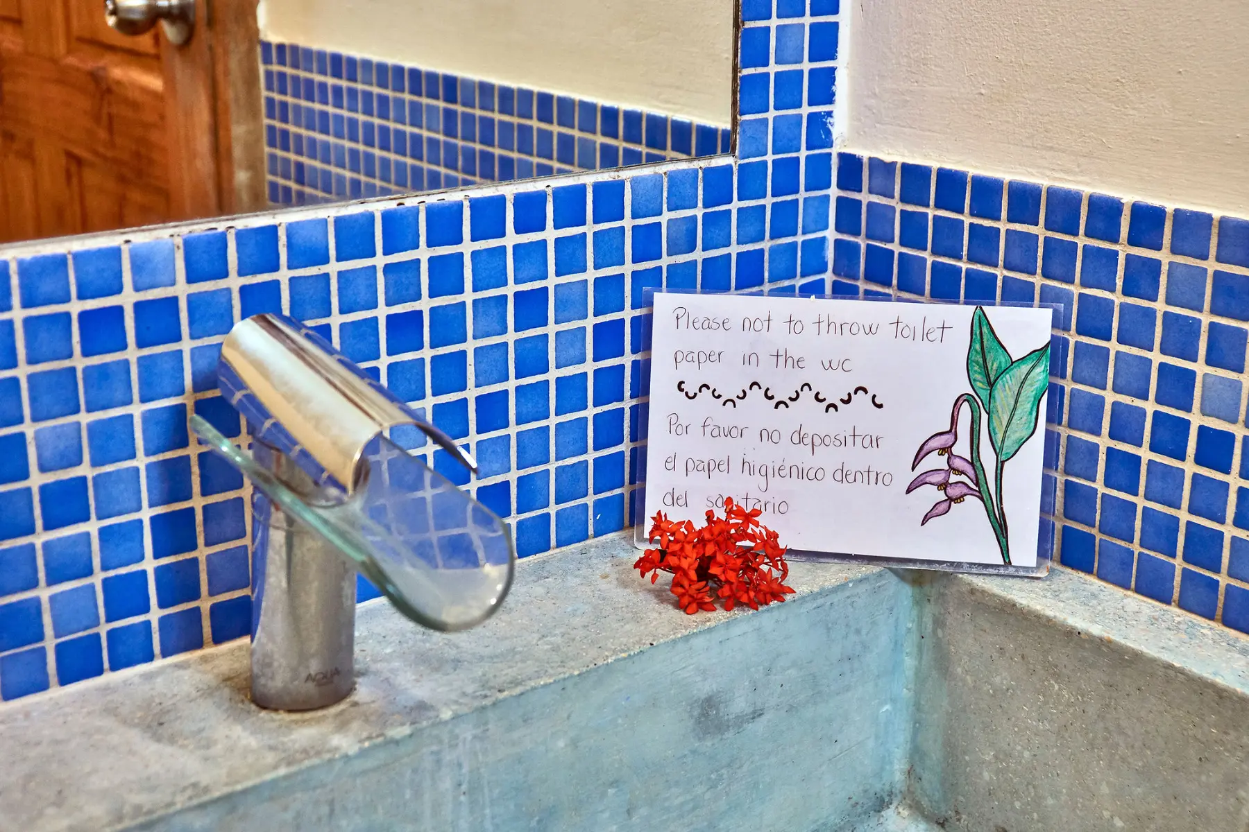 Blue apartment photo 4