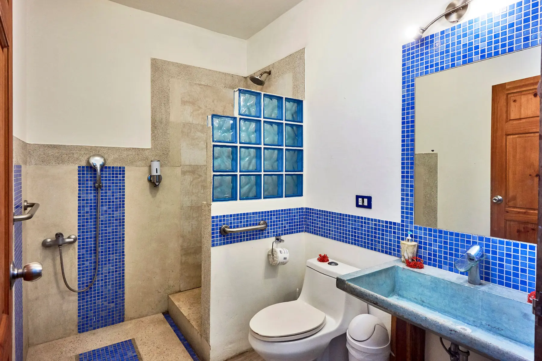 Blue apartment photo 7