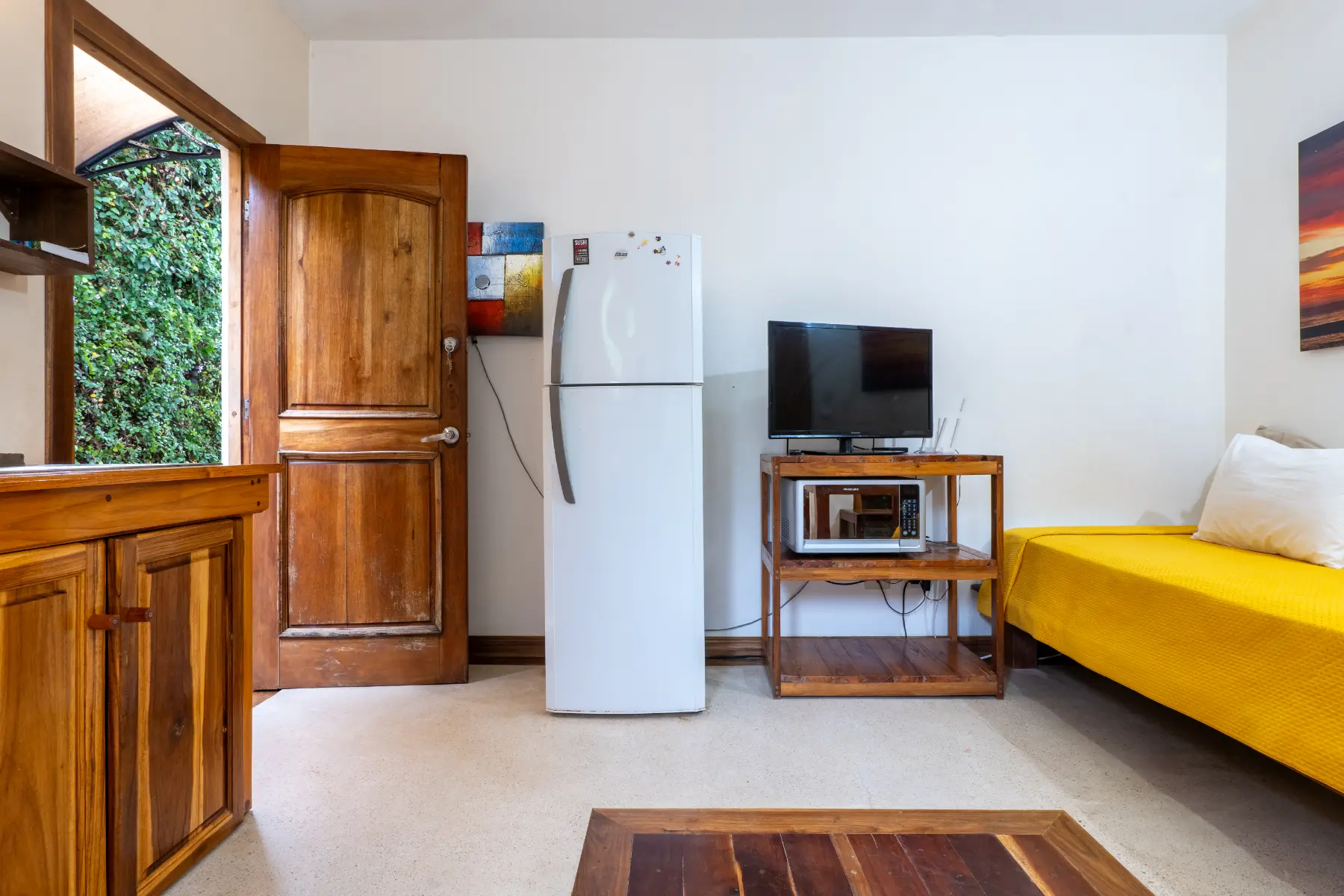 Brown apartment photo 4