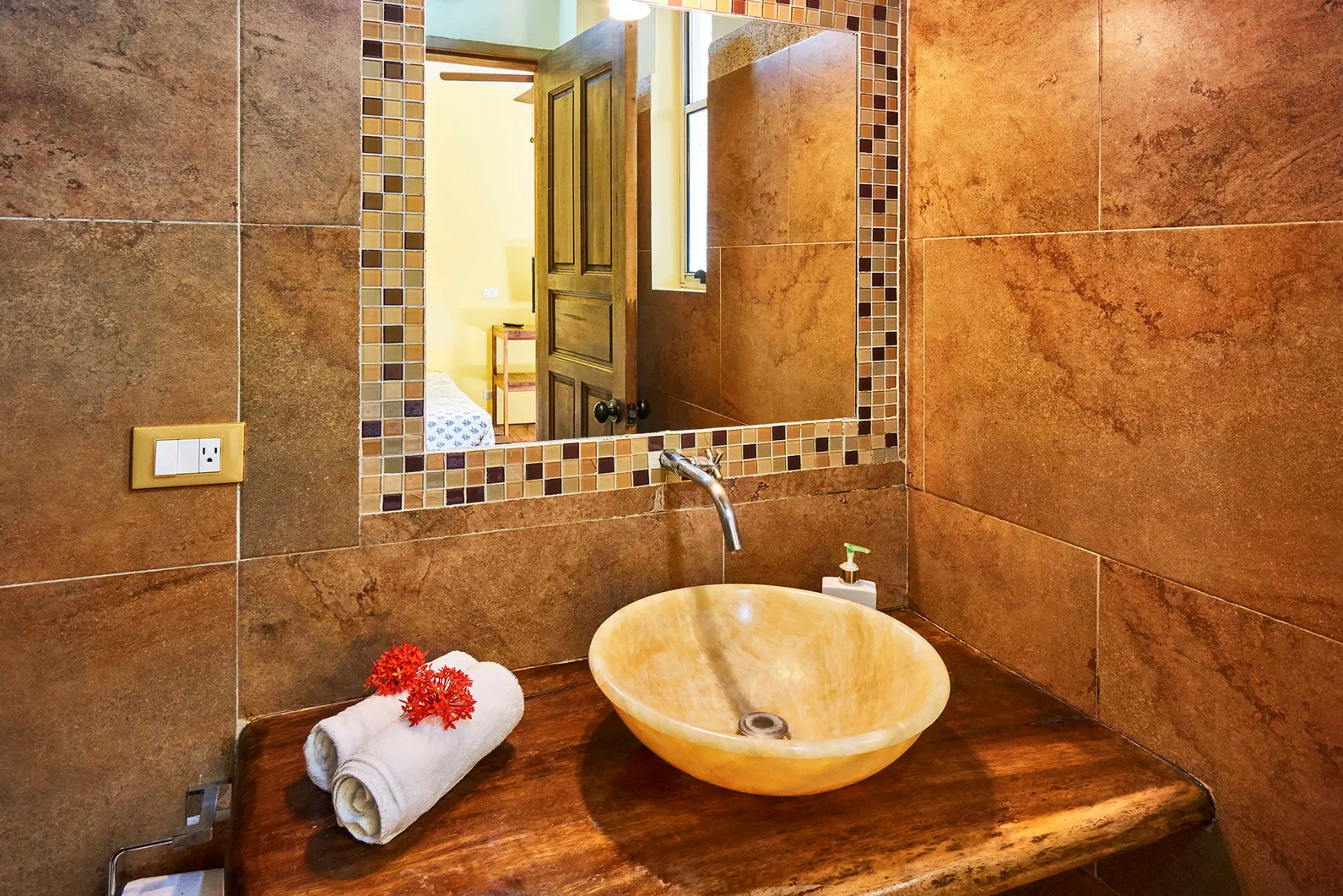 Brown apartment photo 12