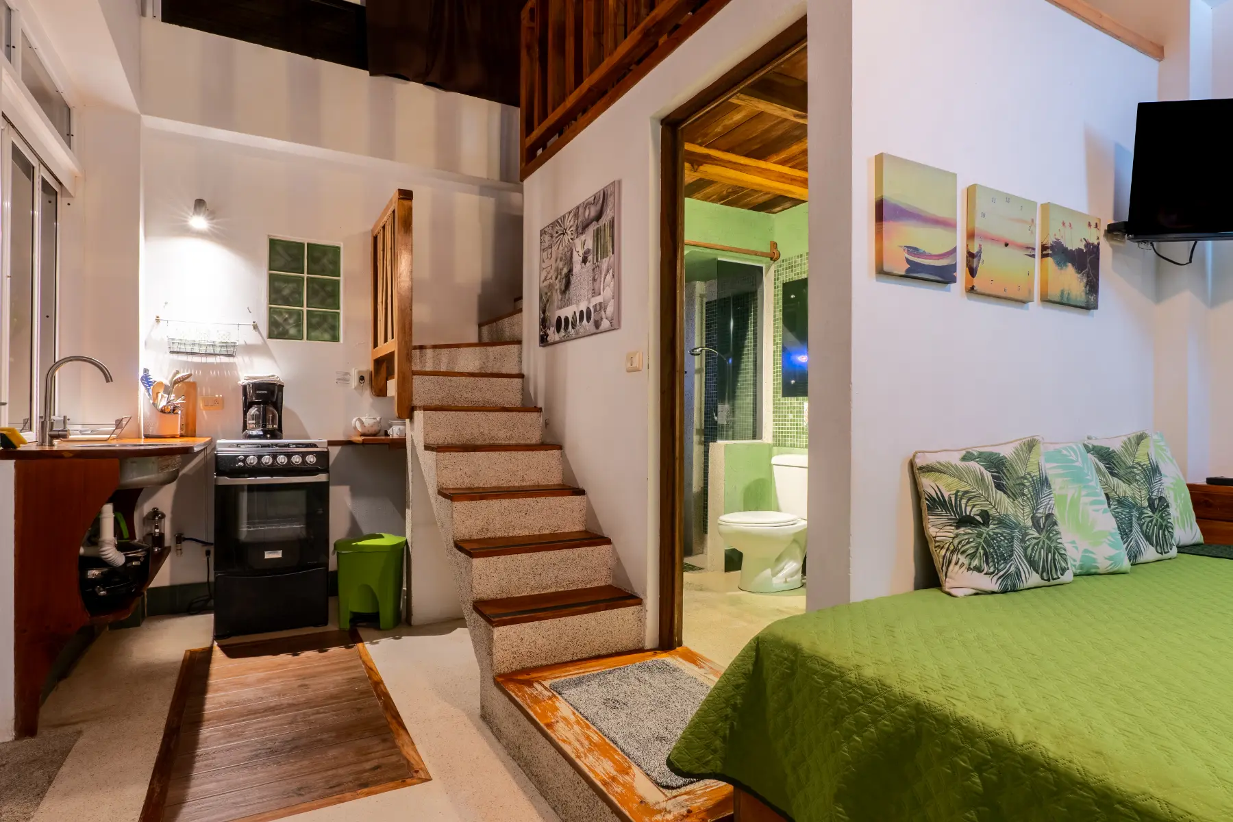 Green apartment photo 9