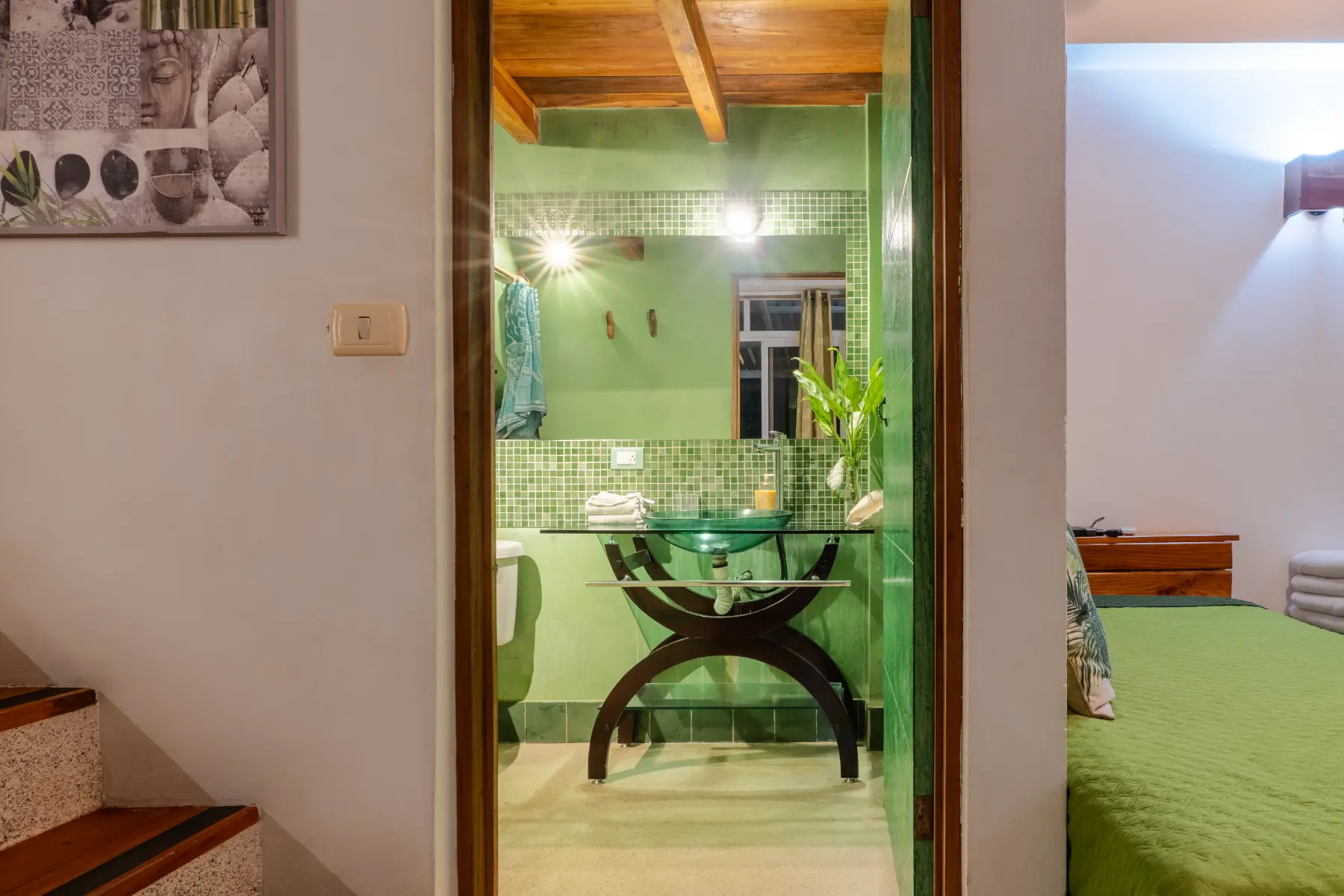 Green apartment photo 10