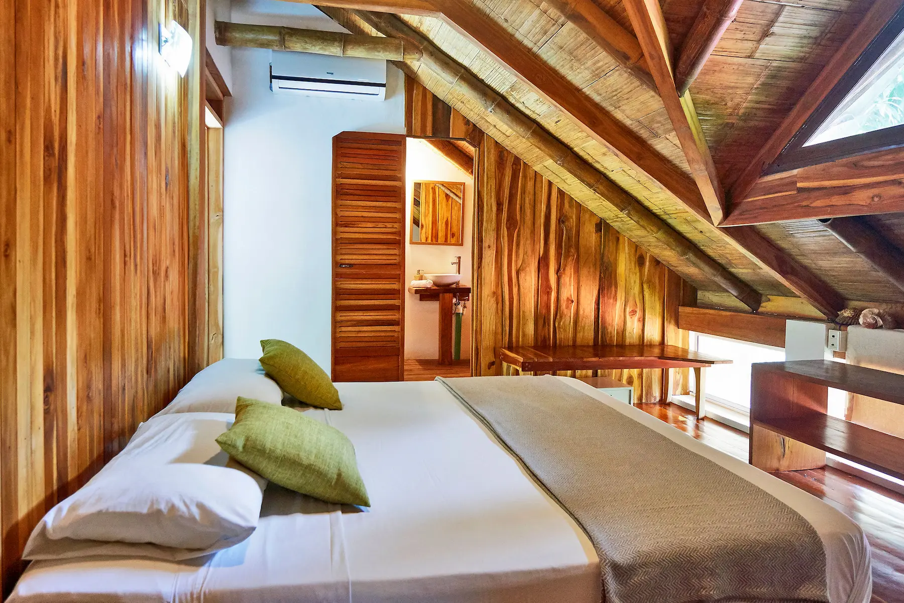 Master apartment photo 6