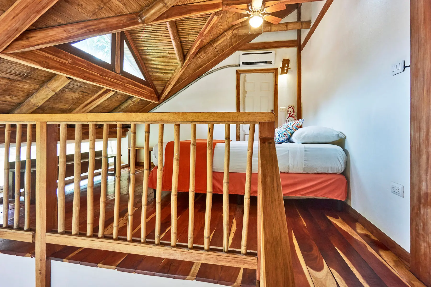 Red apartment photo 1