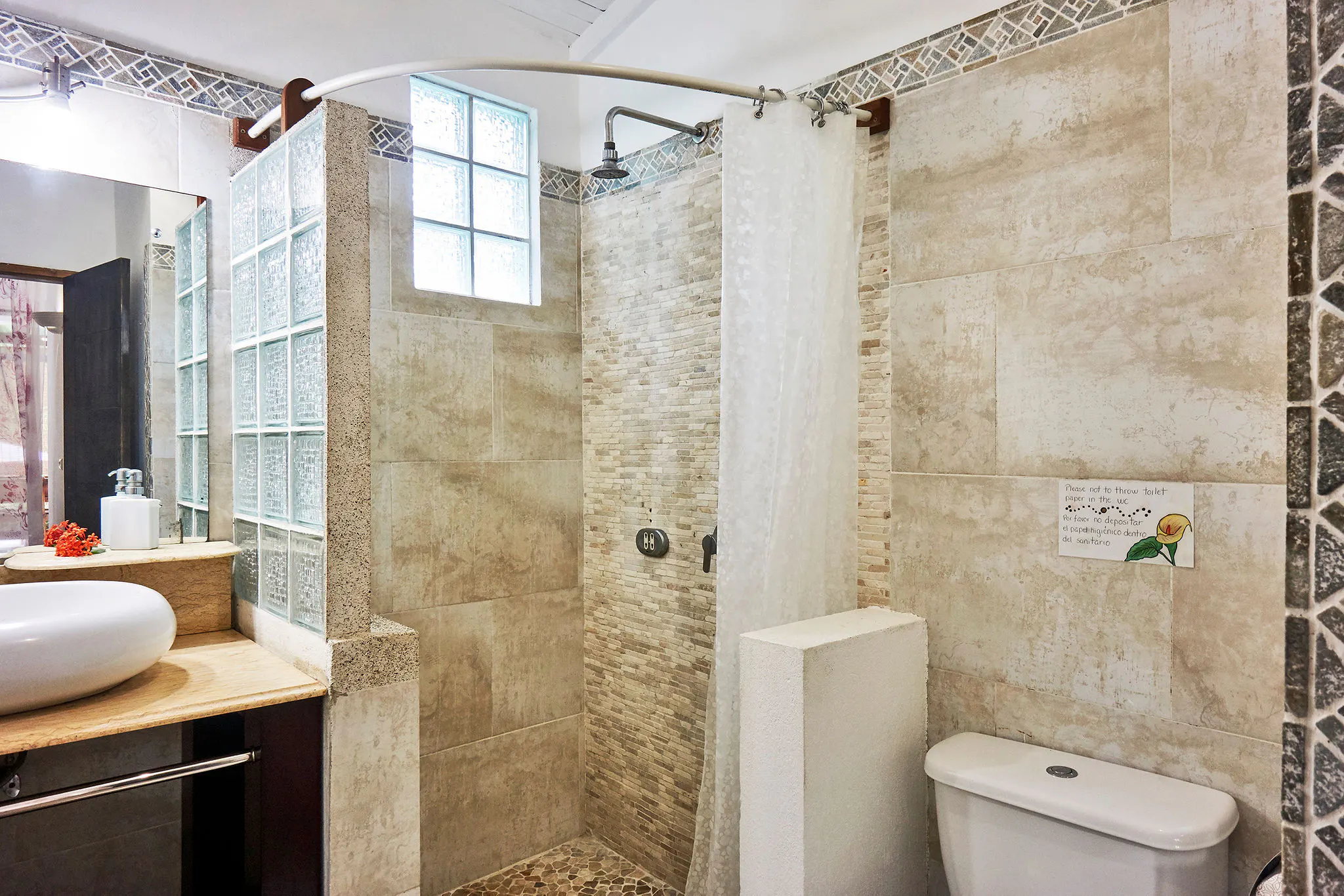 White apartment photo 3