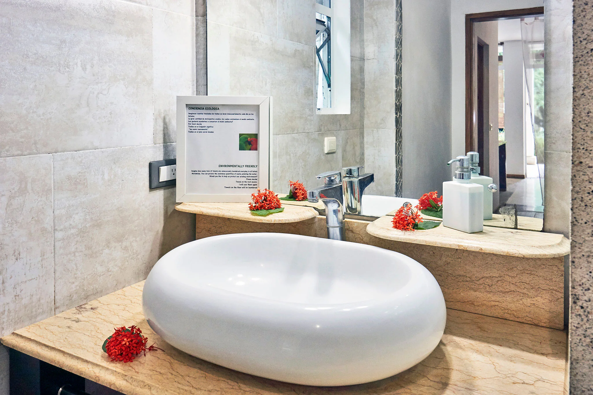 White apartment photo 4