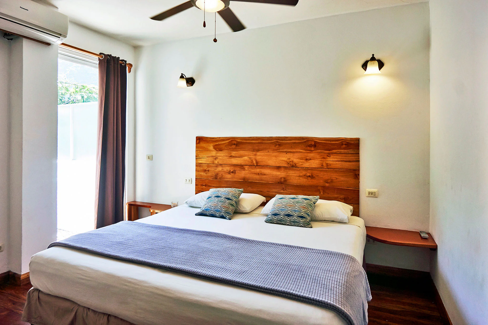 White apartment photo 5