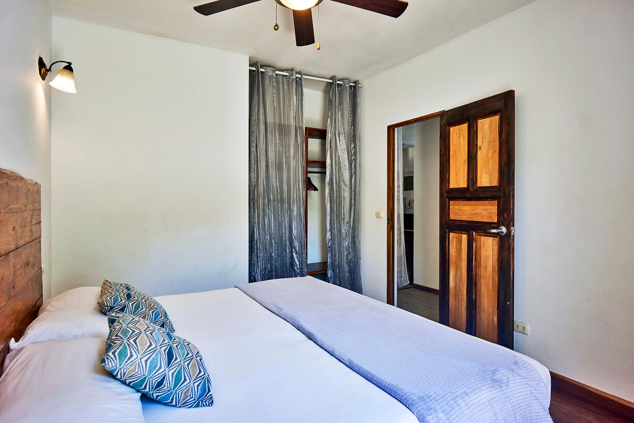 White apartment photo 7